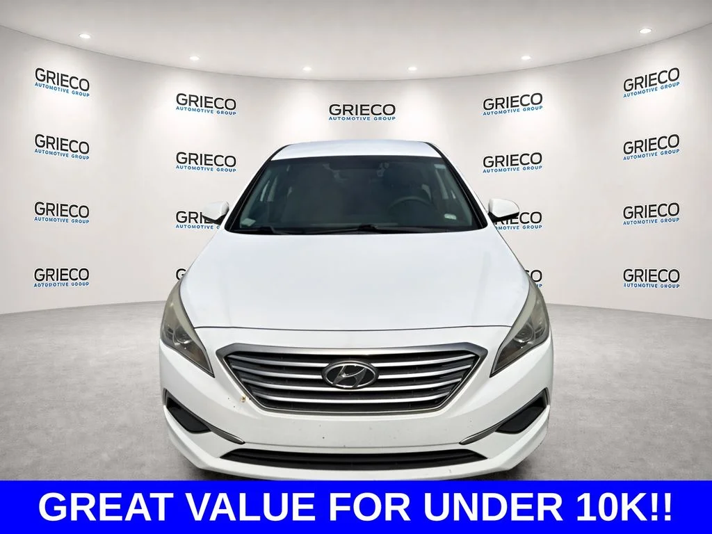 Used 2017 White Hyundai SE image 2