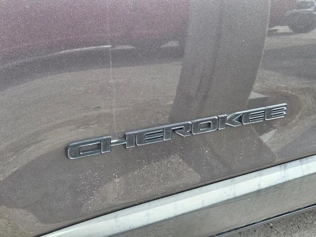 Used 2020 Gray Jeep Latitude Plus image 5
