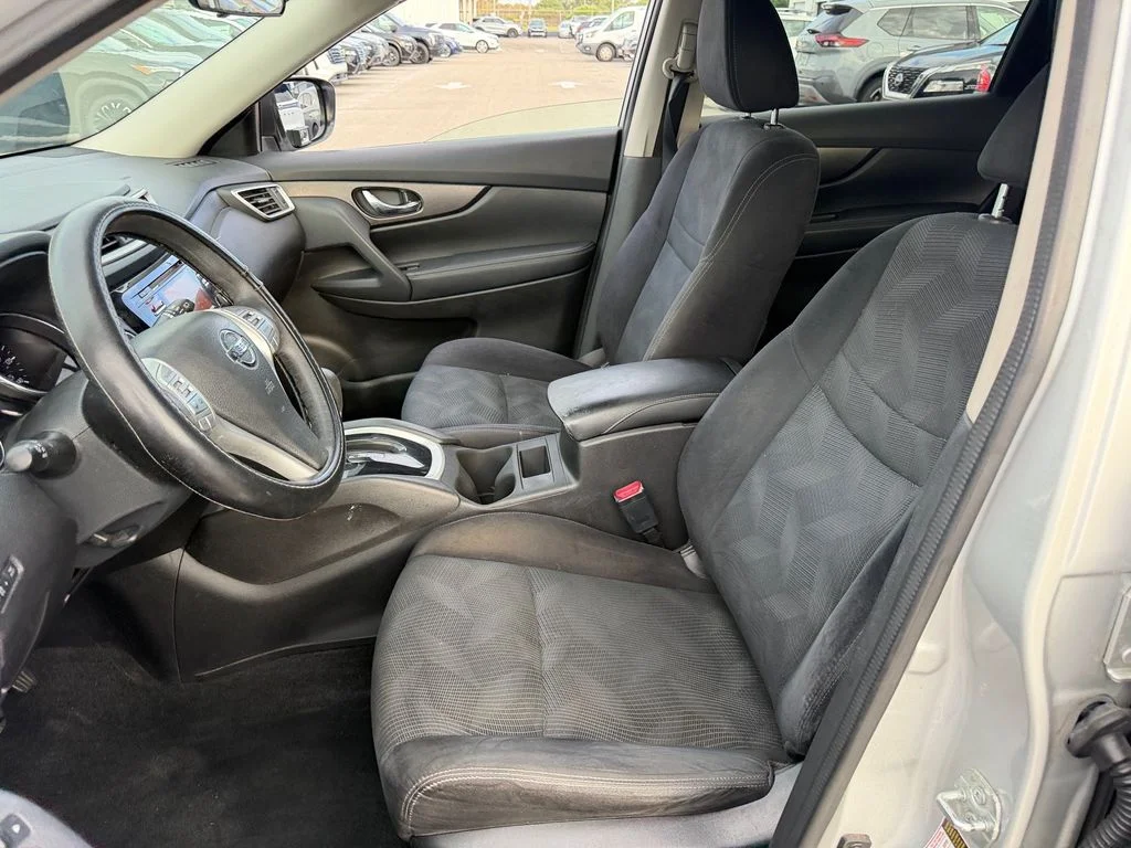 Used 2014 Silver Nissan SV image 10