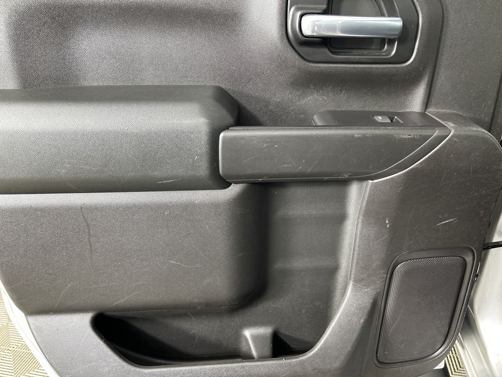 Used 2019 Silver Chevrolet Custom image 17
