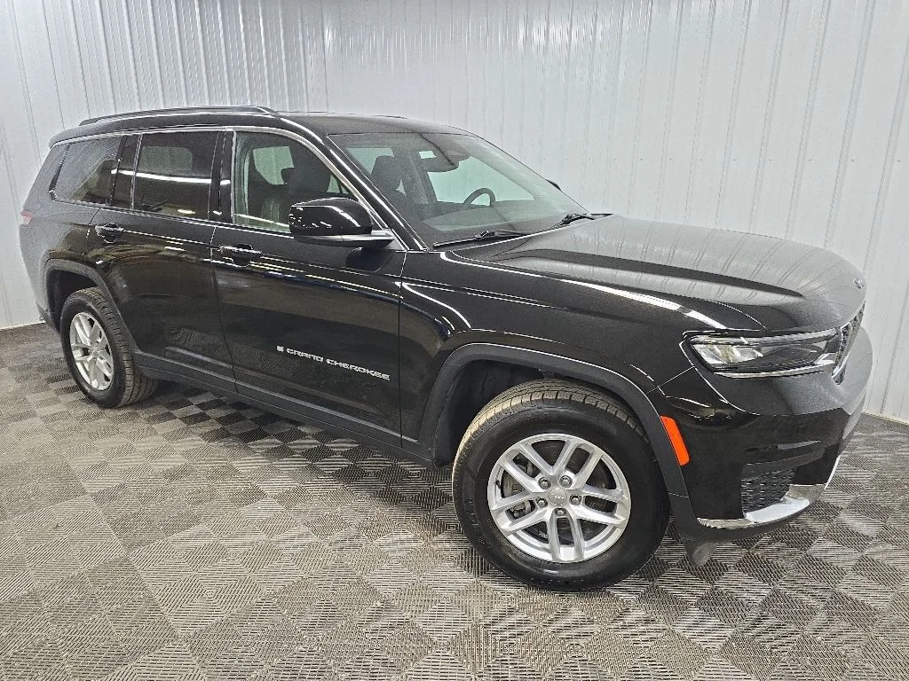 Used 2024 Black Jeep Laredo image 7