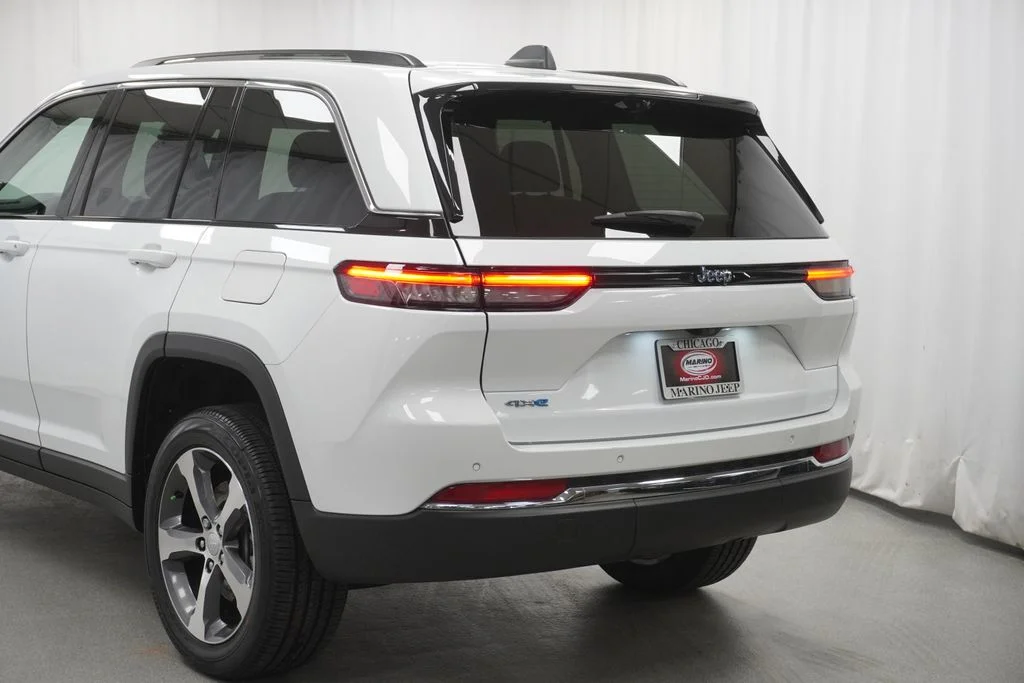 Used 2022 White Jeep 4xe image 14