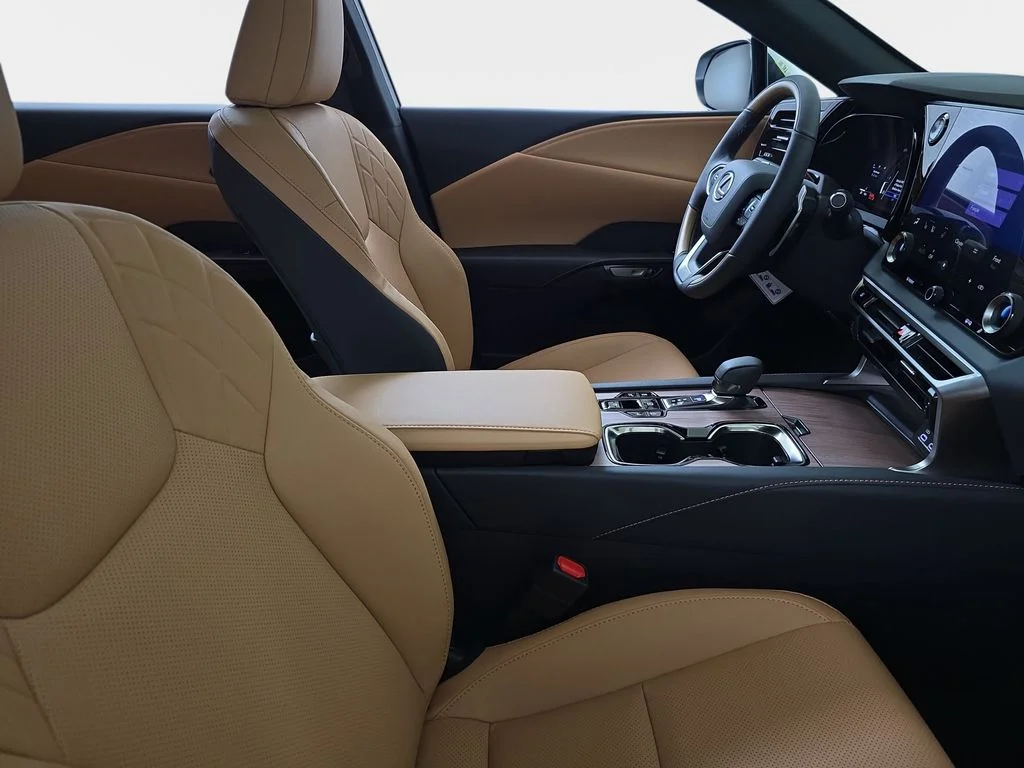 New 2026 Eminent White Pearl Lexus PREMIUM image 9
