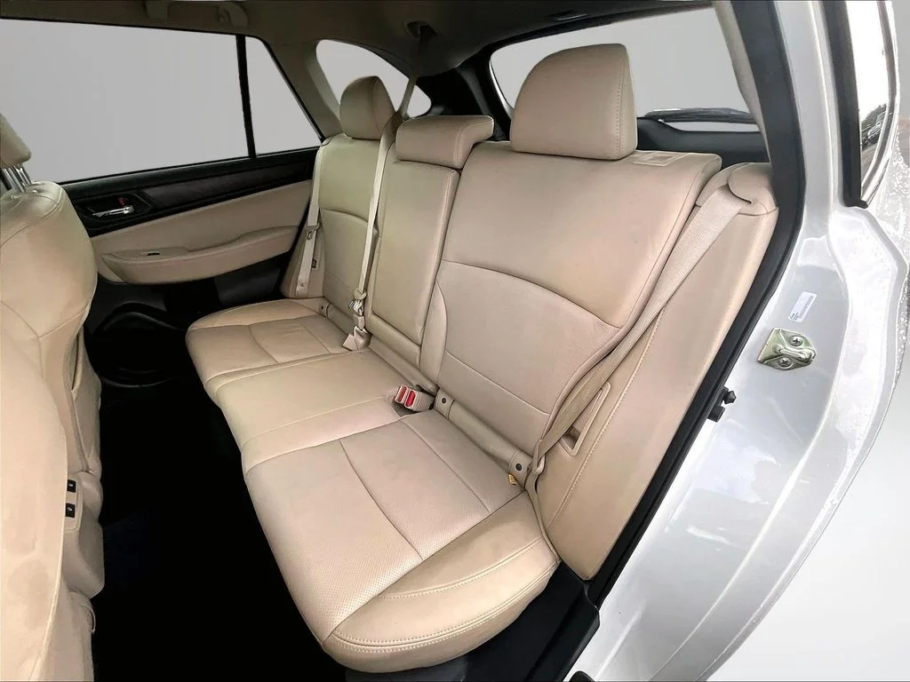 Used 2017 White Subaru 2.5i image 26