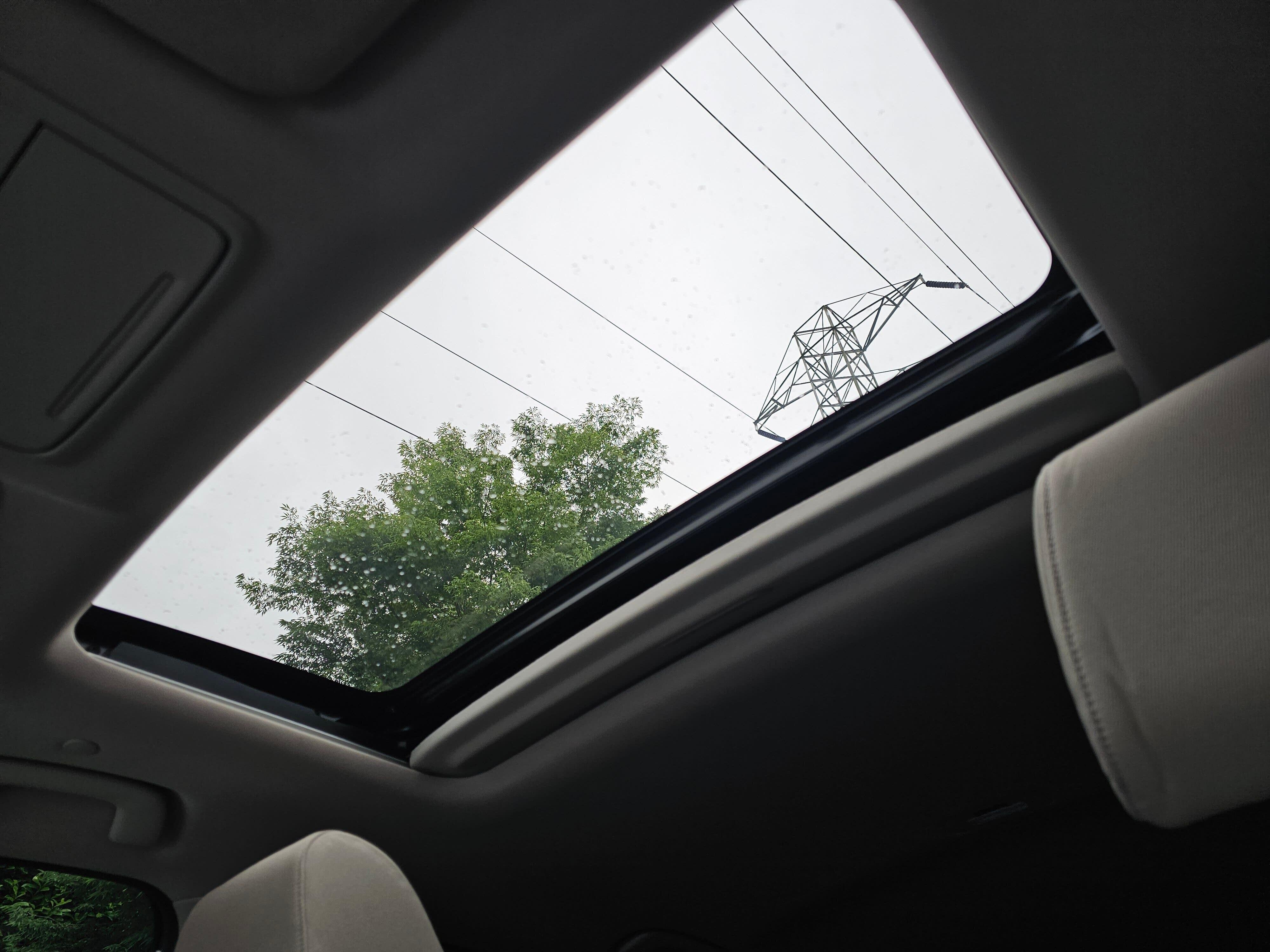 Used 2023 Platinum White Pearl Honda EX image 22