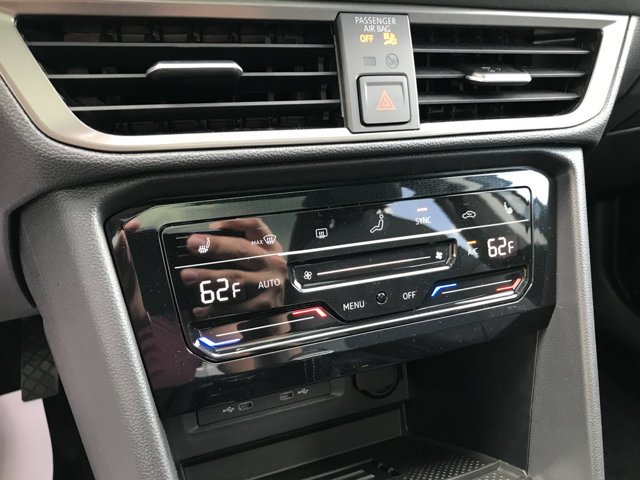 New 2026 Monument Gray w/Deep Black Roof Volkswagen SE Black image 22