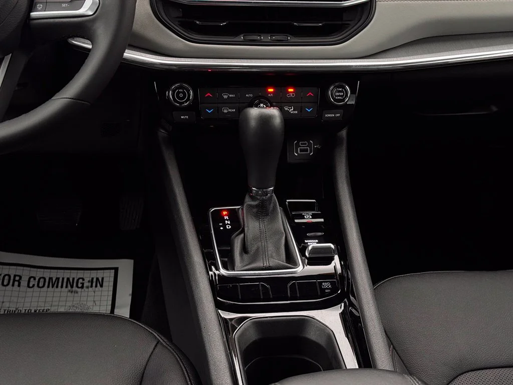 Used 2023 White Jeep Limited image 22