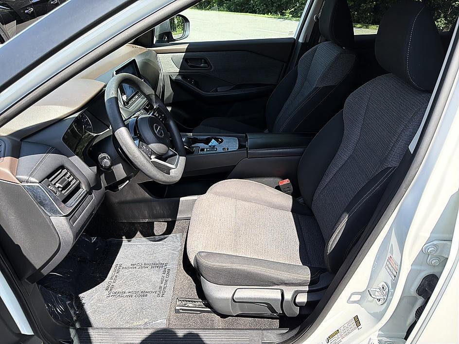 Used 2021 Glacier White Nissan S image 15