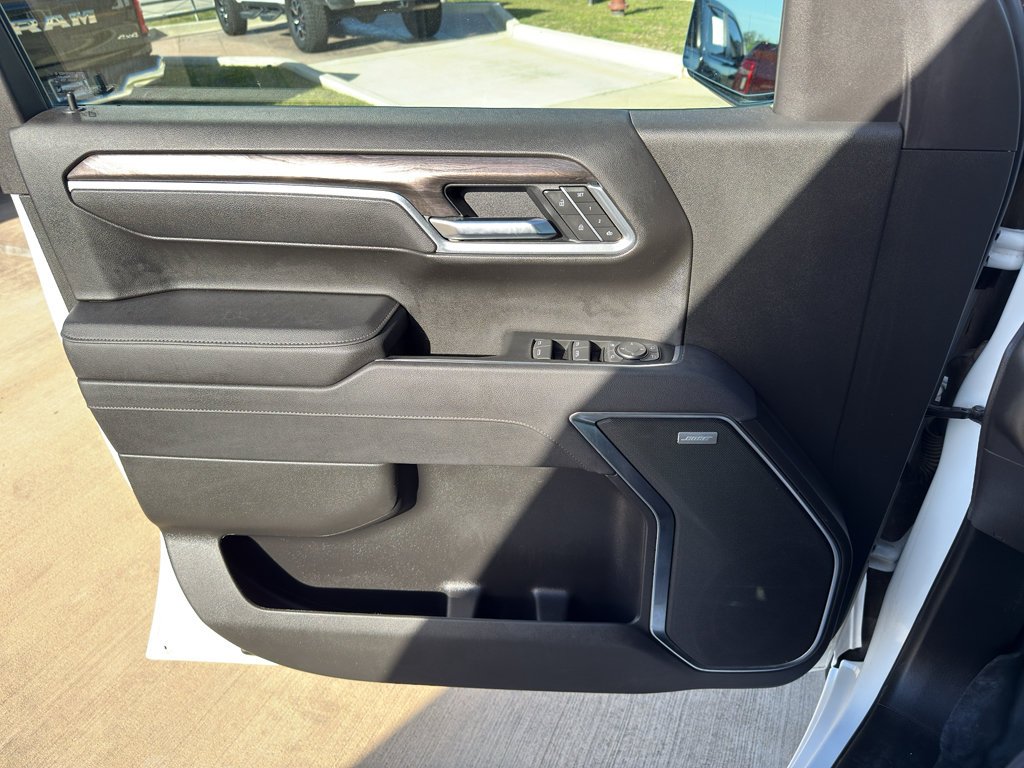 Used 2025 Summit White Chevrolet LTZ image 11