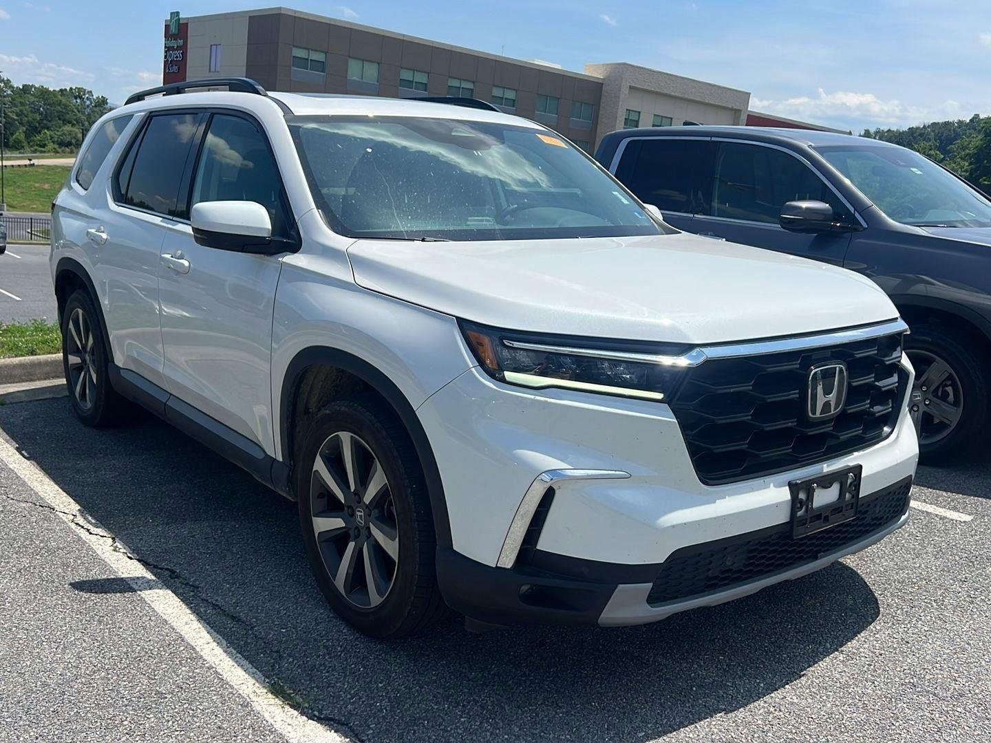 Used 2025 Platinum White Pearl Honda Touring image 6