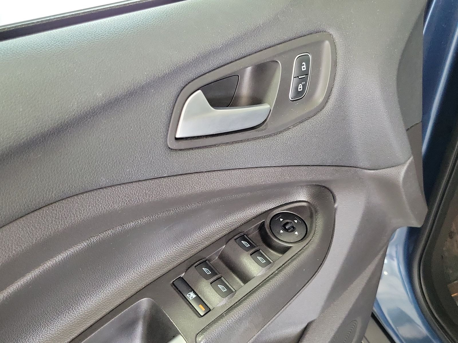Used 2018 Blue Ford SE image 7