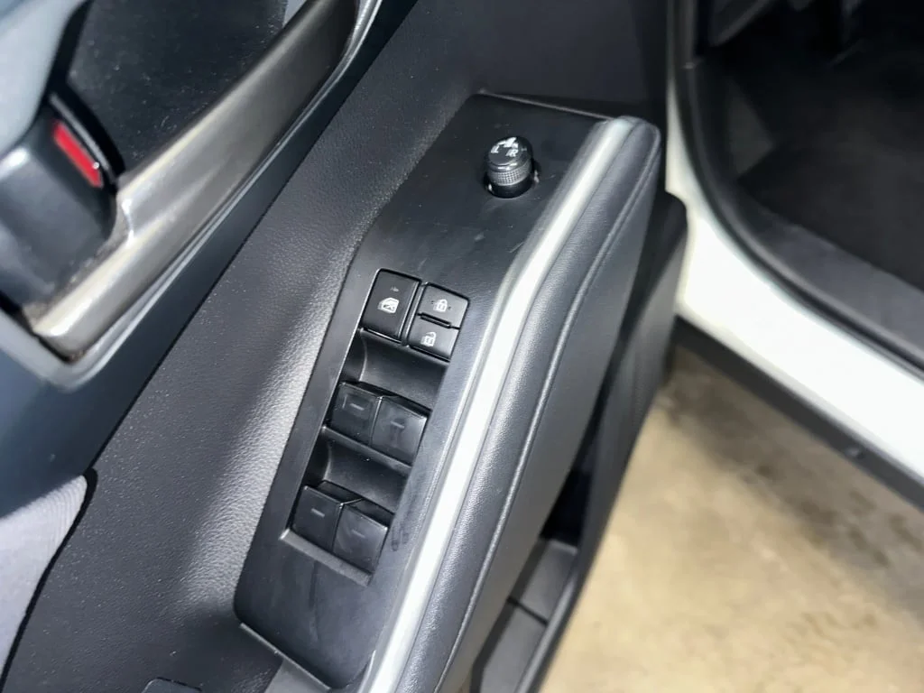 Used 2023 Wind Chill Pearl Toyota L image 8