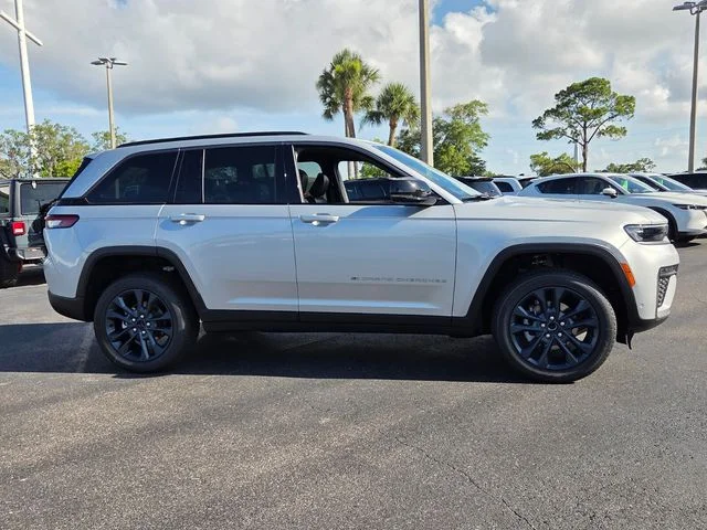 New 2026 Silver Zynith Jeep 85th Anniversary Edition image 9