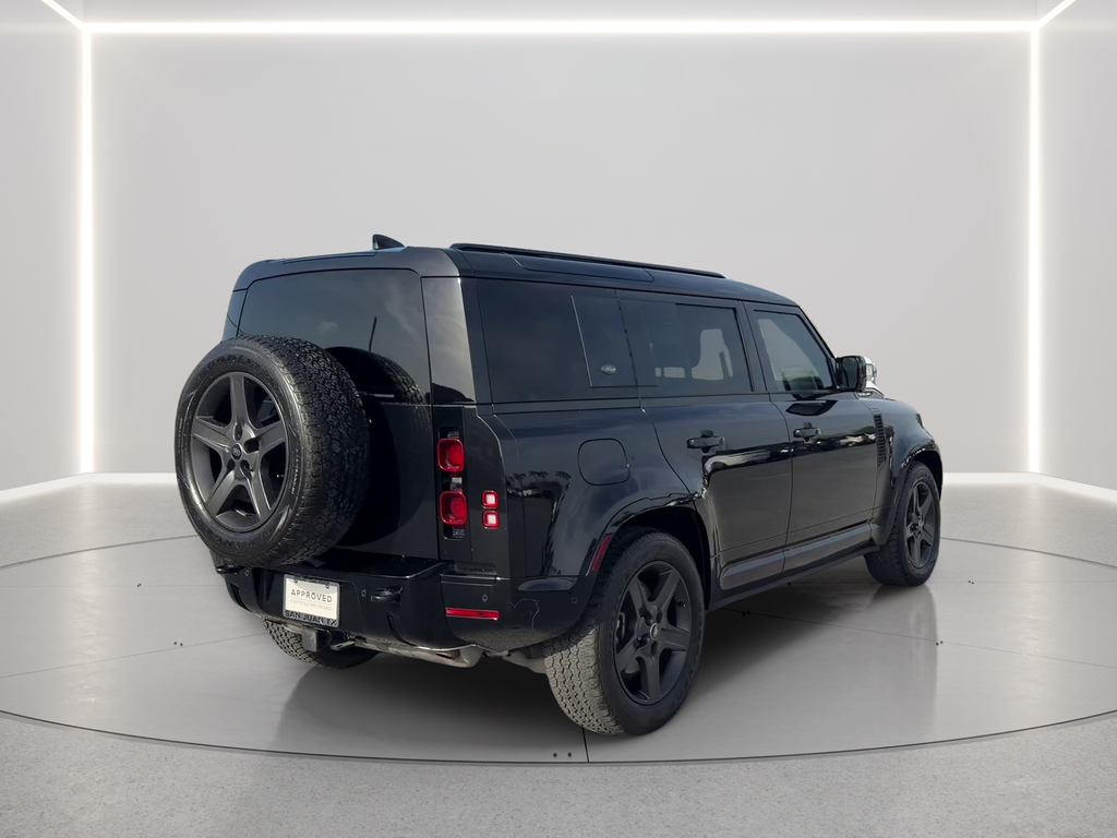 Used 2024 Black Land Rover X-Dynamic SE image 5