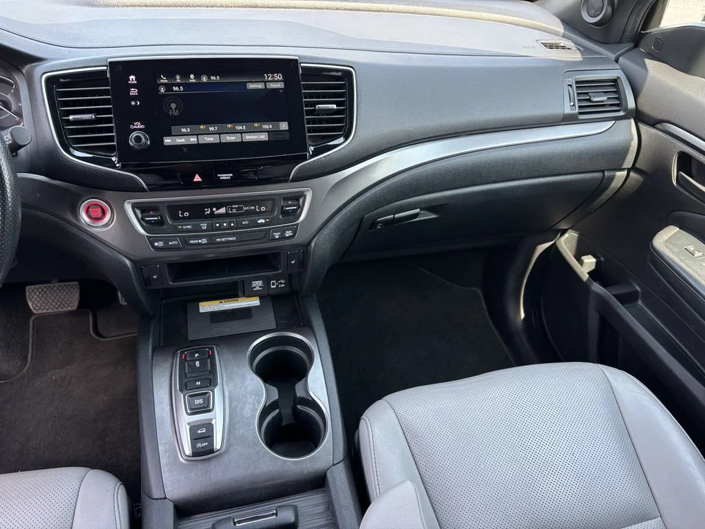 Used 2022 Silver Honda EX-L image 22