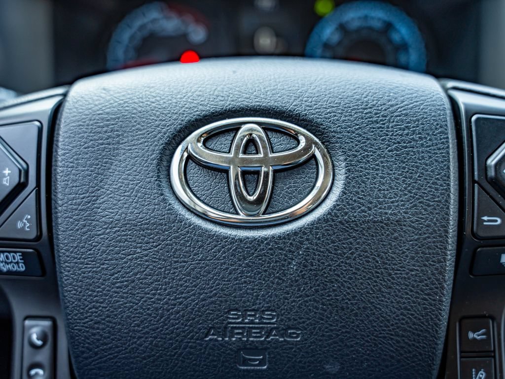 Used 2018 Super White Toyota SR image 22