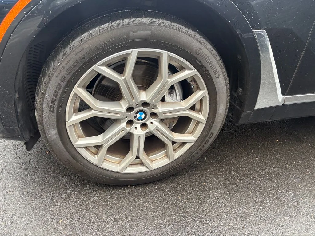 Certified Used 2023 Black Sapphire Metallic BMW xDrive40i image 7