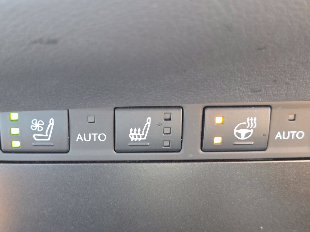 Certified Used 2025 NIGHTFALL MICA Lexus 300h Ultra Luxury image 17