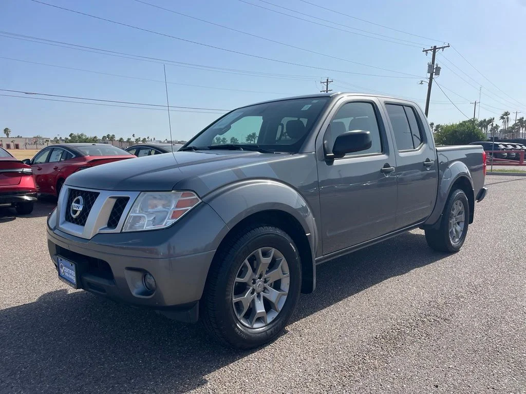 Used 2021 Gray Nissan SV image 3