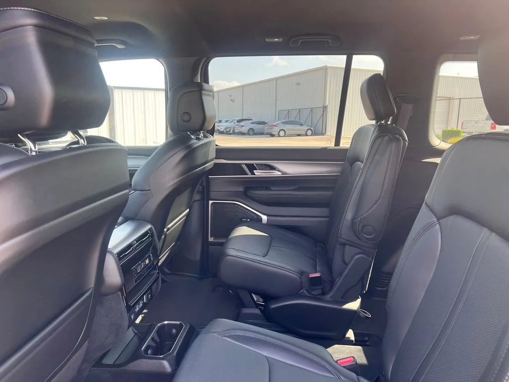 New 2026 Silver-Zynith Exterior Paint Jeep  image 10