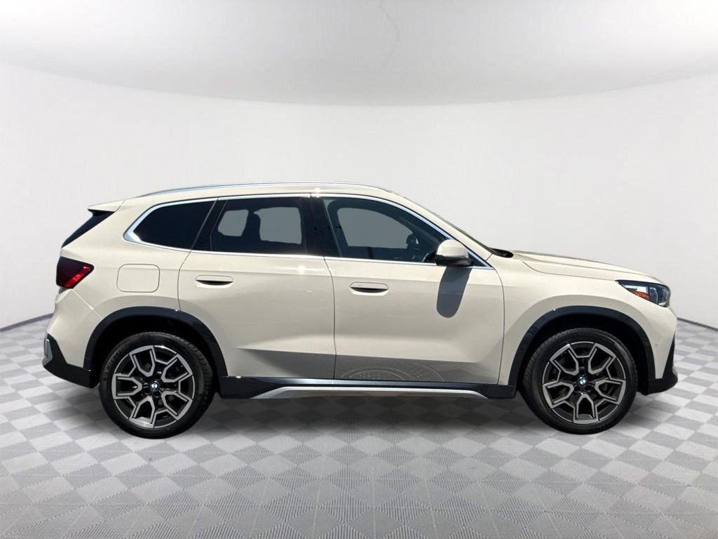 Used 2026 Dune Grey Metallic BMW xDrive28i image 3
