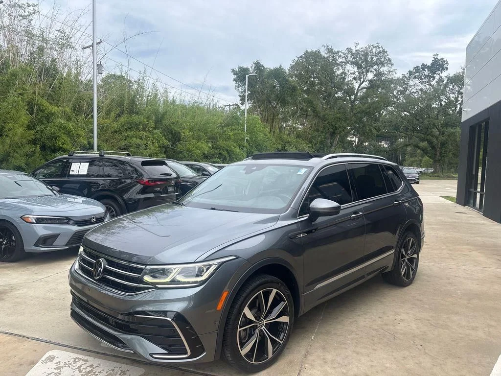 Used 2022 Gray Volkswagen 2.0T SEL R-Line image 38