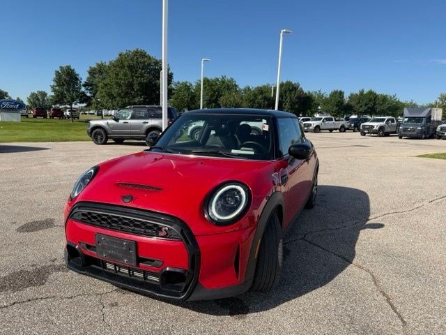 Used 2022 Chili Red MINI Cooper S image 4