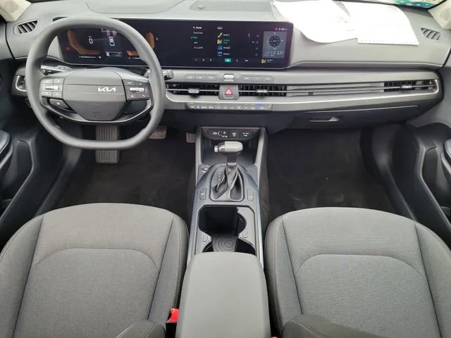 2025 Kia K4 LXS - Photo 14