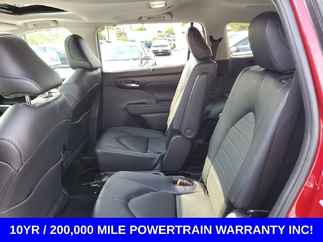 2025 Toyota Highlander XLE - Photo 26