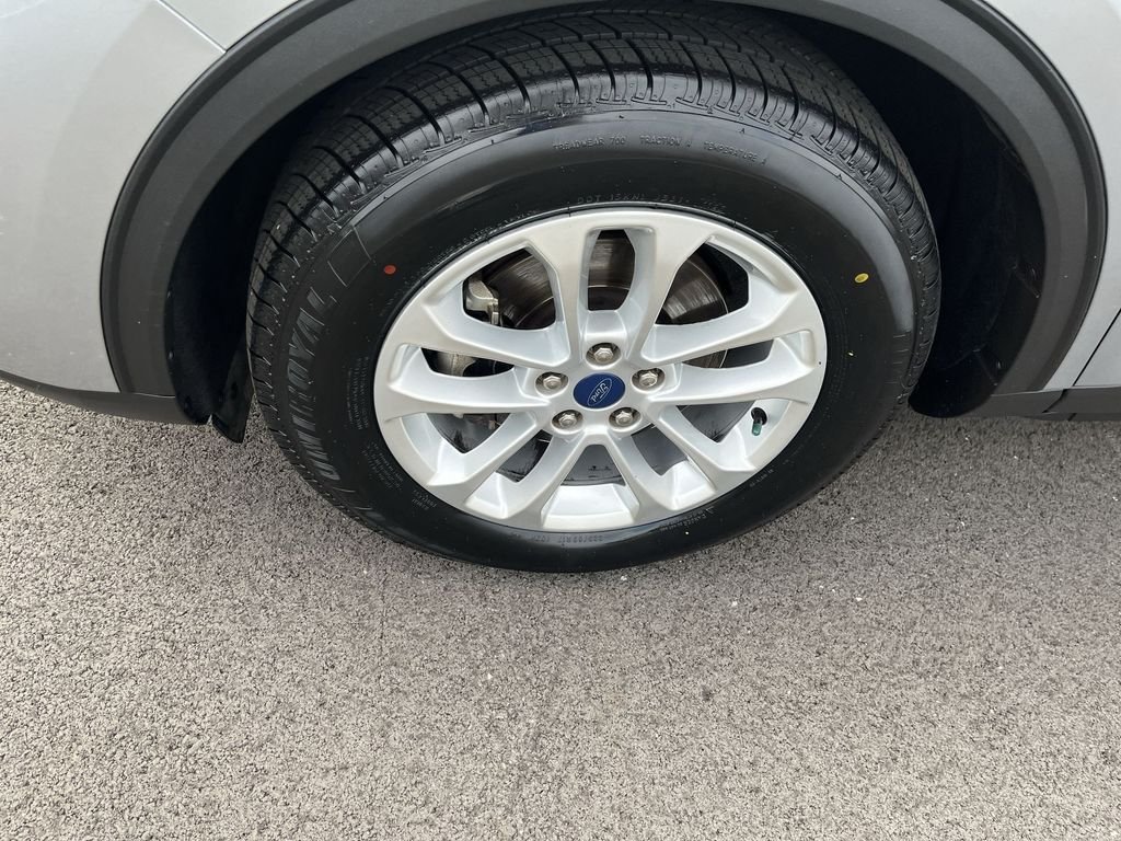 Used 2022 Silver Ford SE image 10
