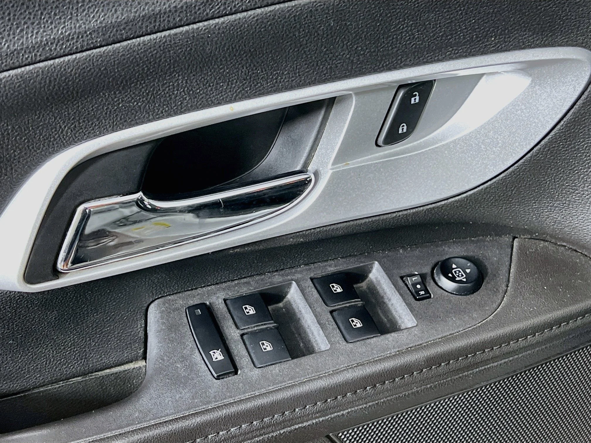 Used 2013 Silver Ice Metallic Chevrolet LS image 9
