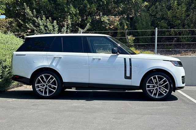 New 2026 Fuji White Land Rover SE image 6