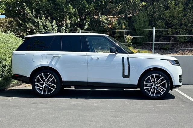 New 2026 Fuji White Land Rover SE image 6
