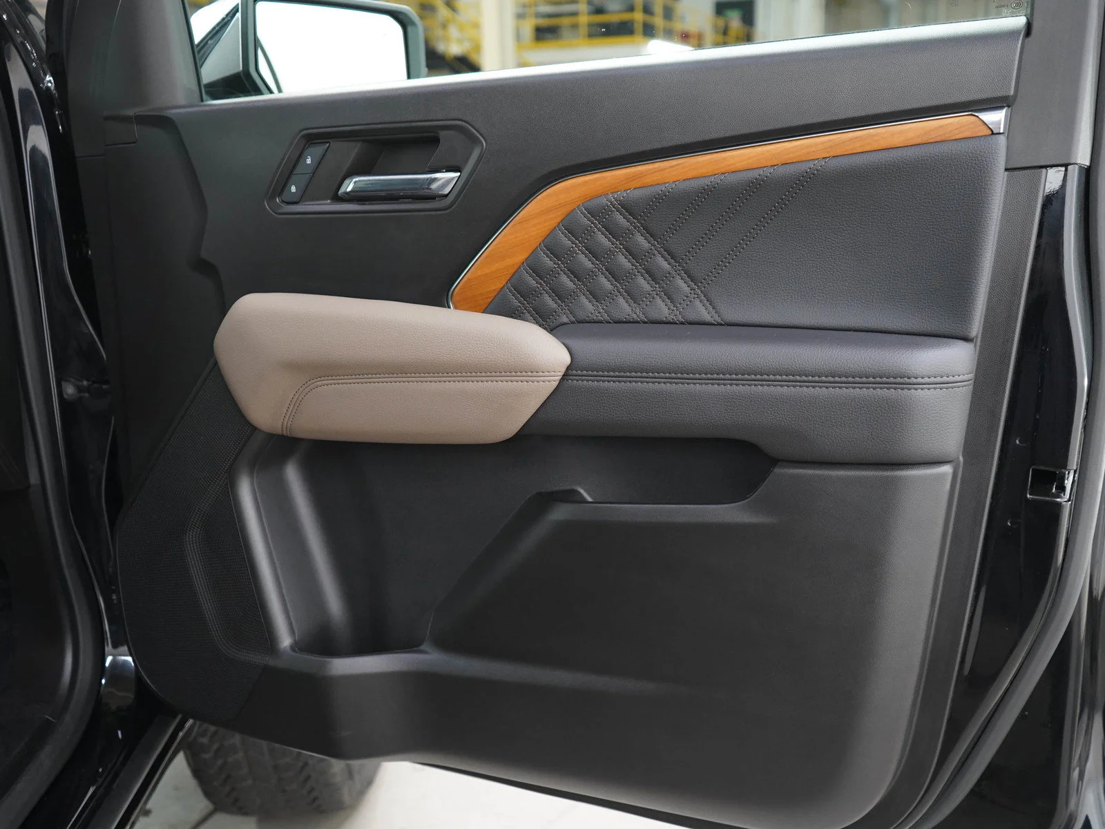 Used 2024 Onyx Black GMC Denali image 9