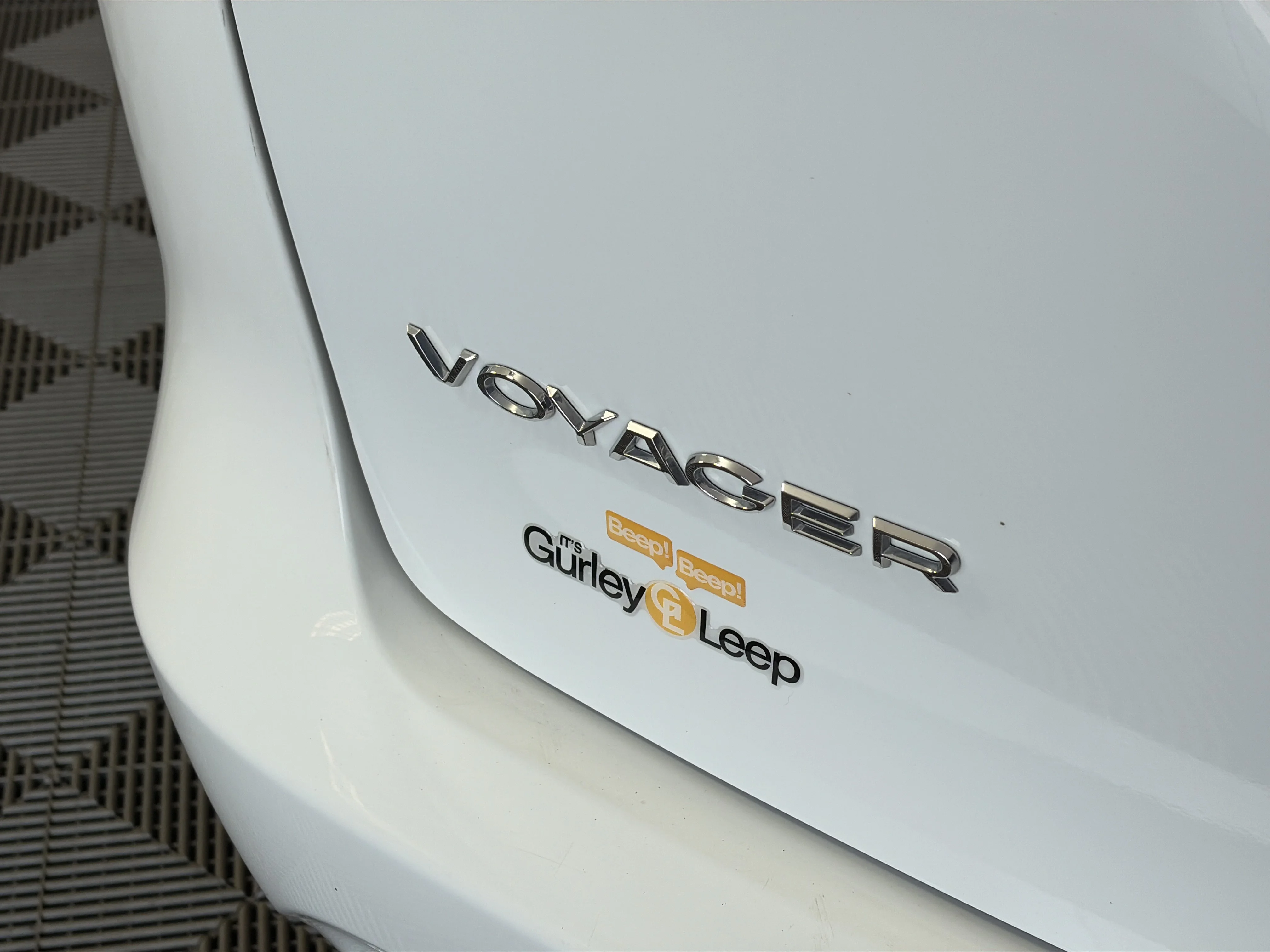 Used 2023 White Chrysler LX image 17