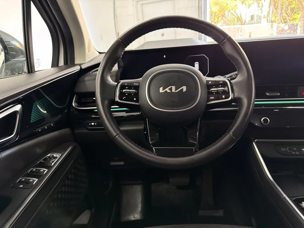 Used 2025 White Kia SX Prestige image 25