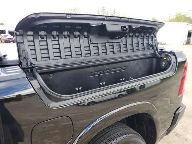 New 2026 Diamond Black Crystal Pearl-Coat Exterior Paint RAM Limited image 8