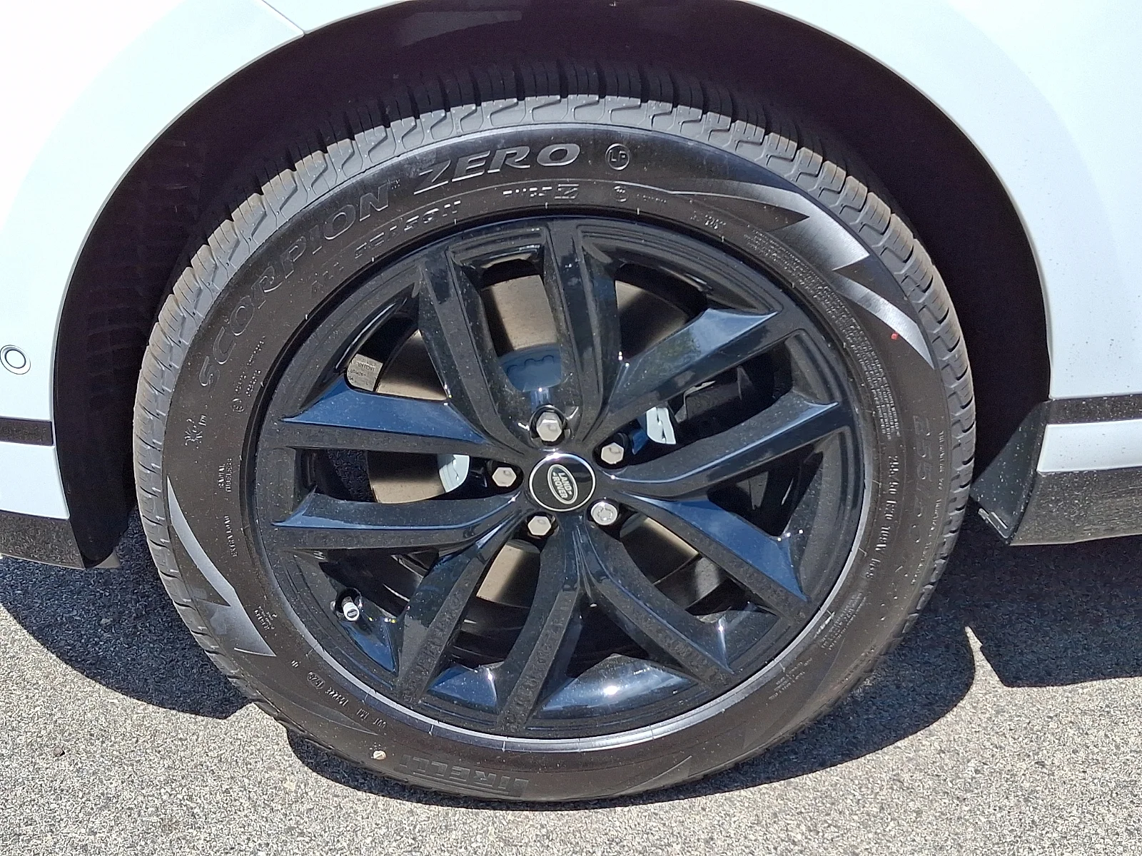 New 2026 Fuji White Land Rover Belgravia Edition image 9