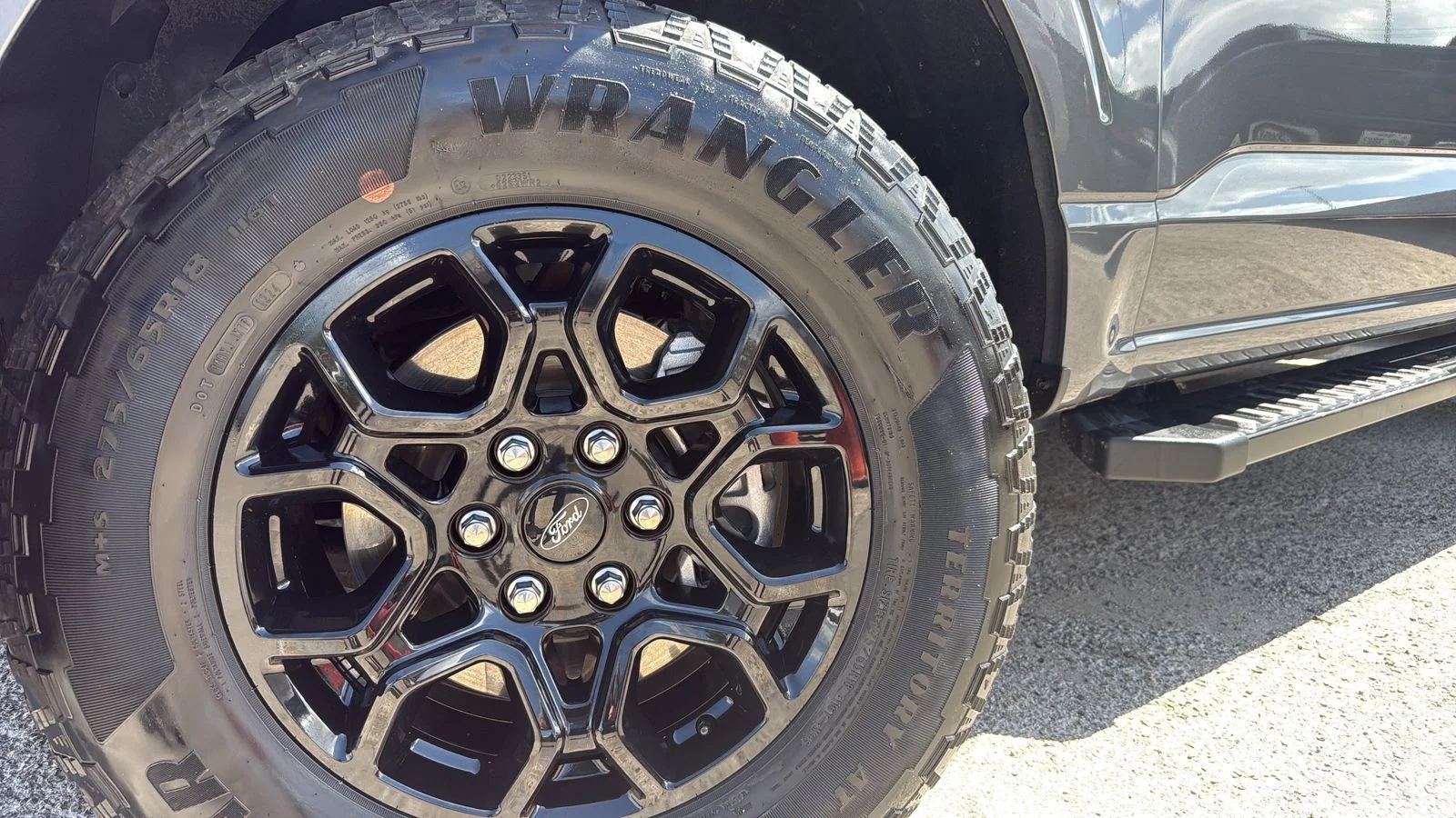 Used 2024 Gray Ford XLT image 29