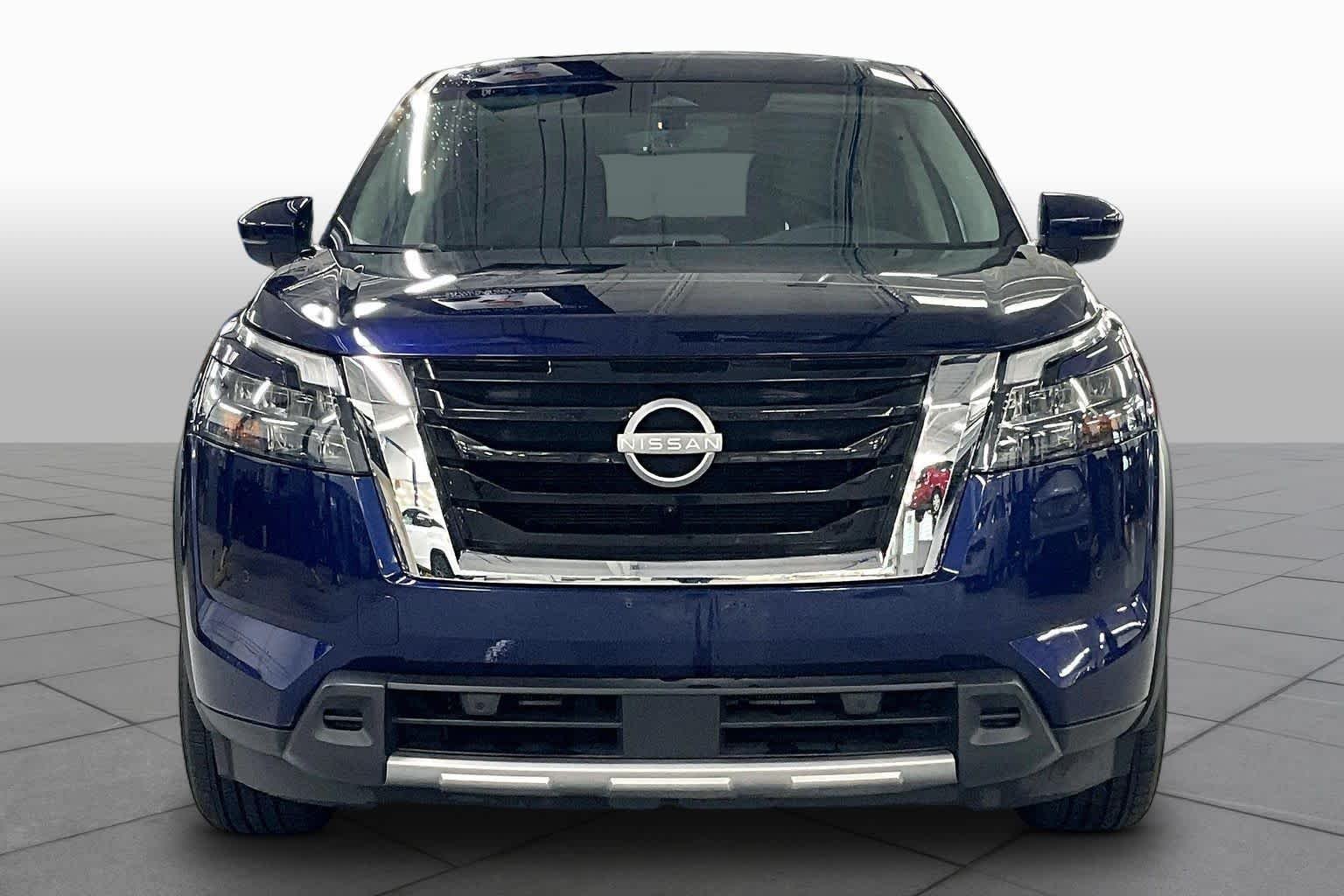 Used 2025 Deep Ocean Blue Pearl Nissan SL image 4