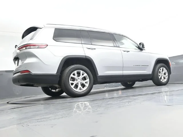 Used 2023 Silver Jeep Limited image 45