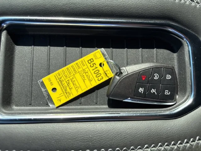 Used 2022 ONYX BLACK GMC Denali image 34