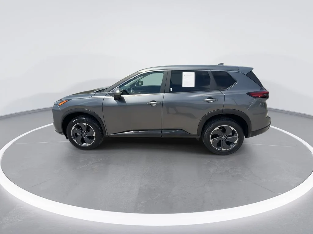 Used 2025 Gray Nissan SV image 5