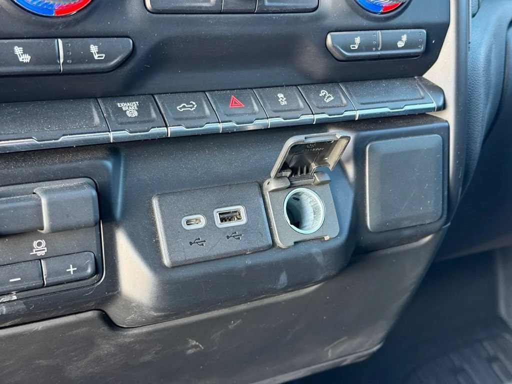 Used 2022 SUMMIT WHITE GMC SLE image 25