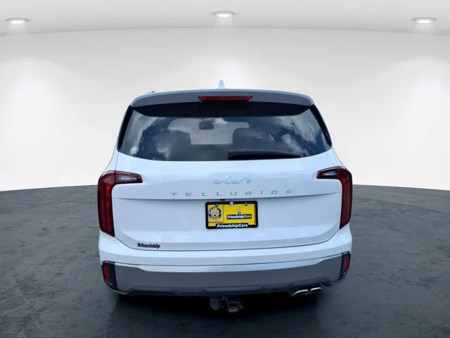 Used 2025 White Kia S image 10