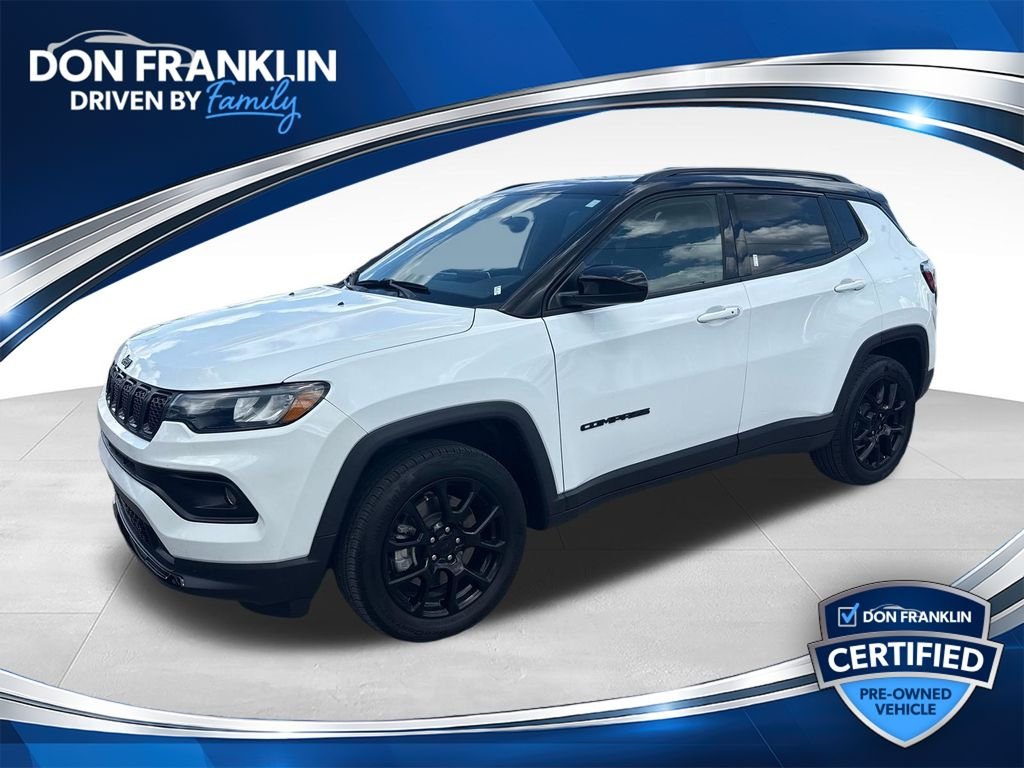 Used 2023 White Jeep Latitude image 1
