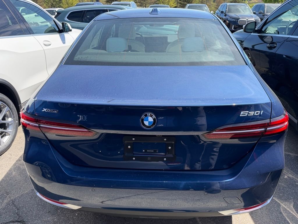 New 2026 Phytonic Blue Metallic BMW 530i xDrive image 4
