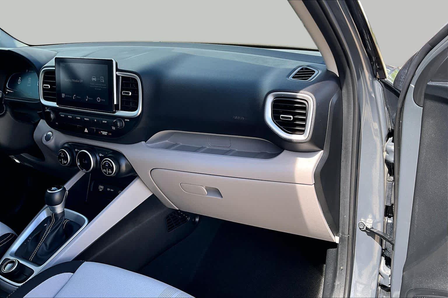2025 Hyundai Venue SEL - Photo 19