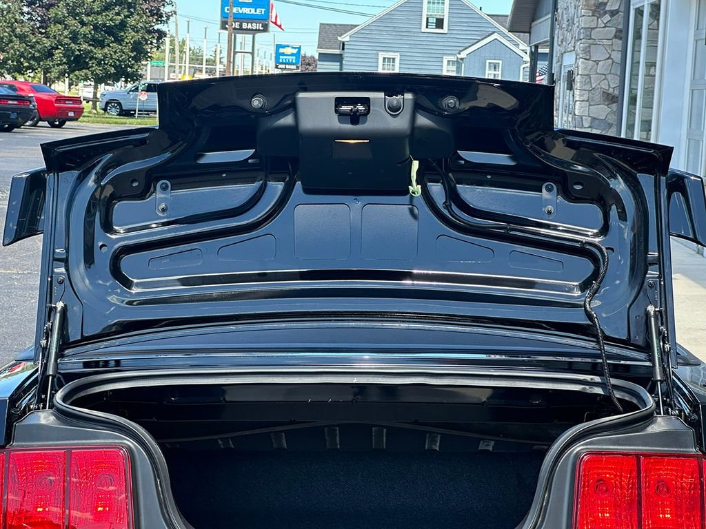 Used 2005 Black Ford  image 33