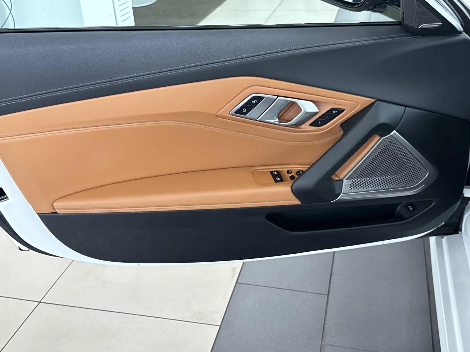 Used 2025 Alpine White BMW M40i image 25